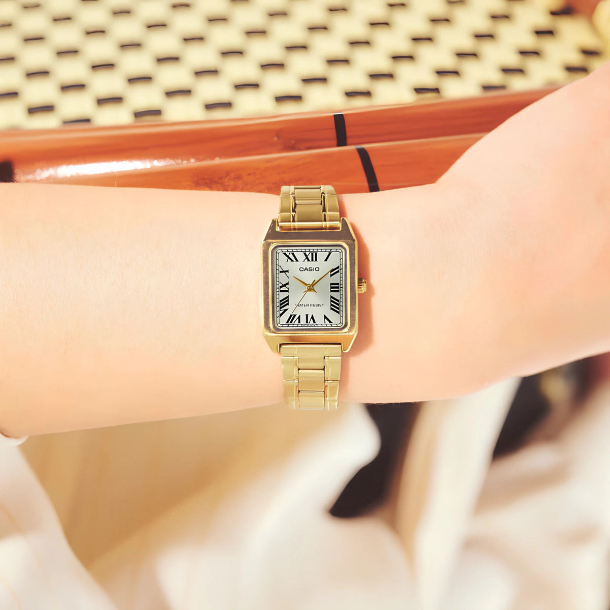 Casio LTP-V007G-9B Women’s Analog Watch, Gold Tone, Roman Dial, Stainless Steel